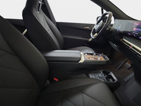 Used 2023 BMW iX xDrive50 w/ Ultimate Package 2 image 11