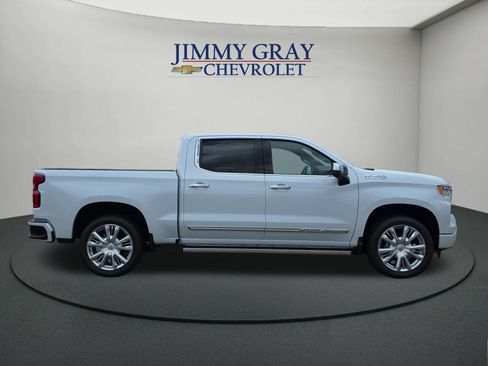 New 2026 Chevrolet Silverado 1500 High Country w/ High Country Premium Package AWD/4WD image 6