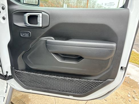 Used 2024 Jeep Wrangler Unlimited Rubicon image 24