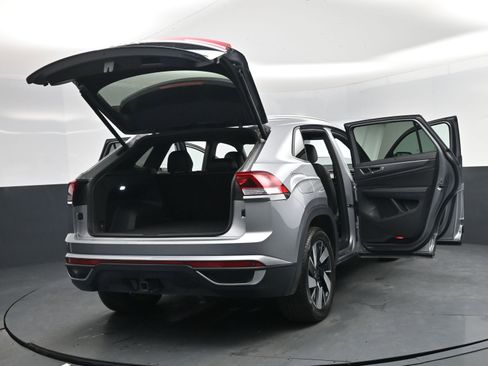 Used 2025 Volkswagen Atlas Cross Sport SE image 21