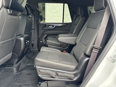 Used 2025 GMC Yukon Elevation w/ Elevation Premium Package AWD/4WD image 30