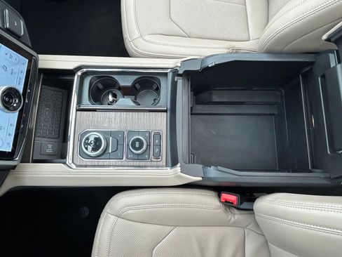 Used 2024 Ford Expedition Limited AWD/4WD image 24