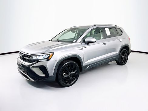 Used 2024 Volkswagen Taos SE image 3