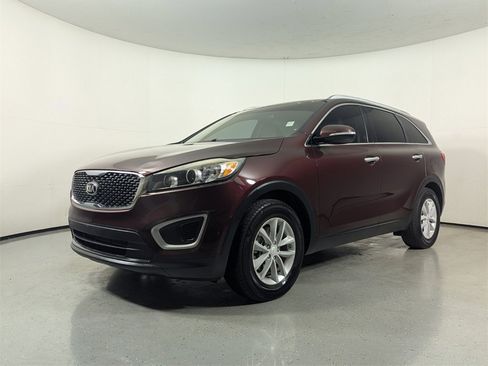 Used 2018 Kia Sorento LX image 3