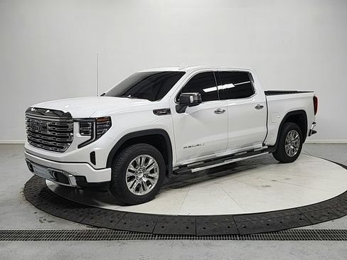 Used 2025 GMC Sierra 1500 Denali AWD/4WD image 3
