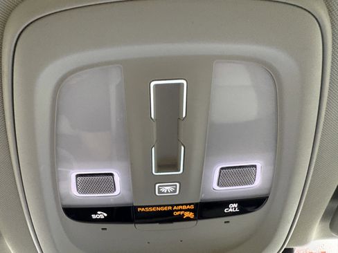 Used 2022 Volvo XC60 B5 Momentum image 31