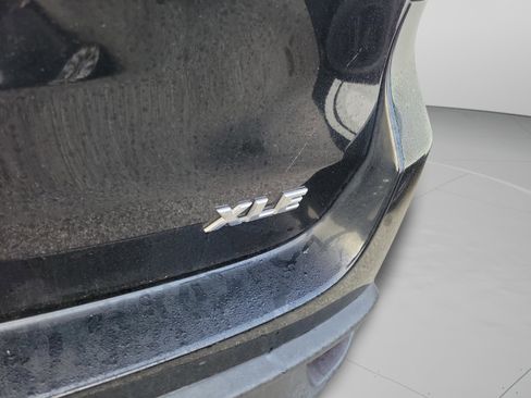 Used 2019 Toyota Highlander XLE image 17