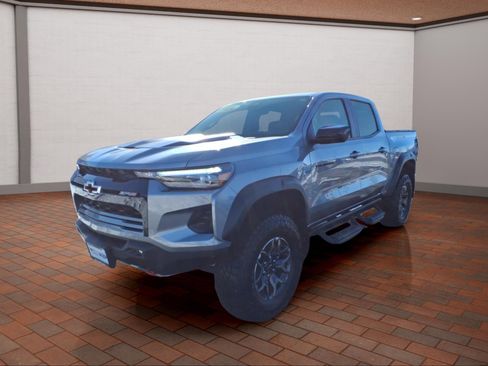 Used 2024 Chevrolet Colorado ZR2 w/ ZR2 Convenience Package III image 4