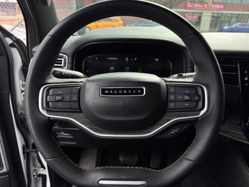 Used 2022 Jeep Wagoneer Series II image 17