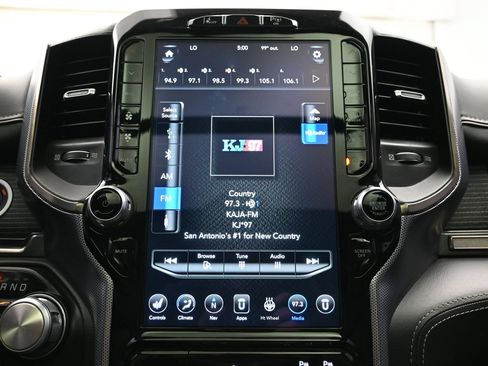 Used 2020 RAM 1500 Limited w/ Black Appearance Package AWD/4WD image 35