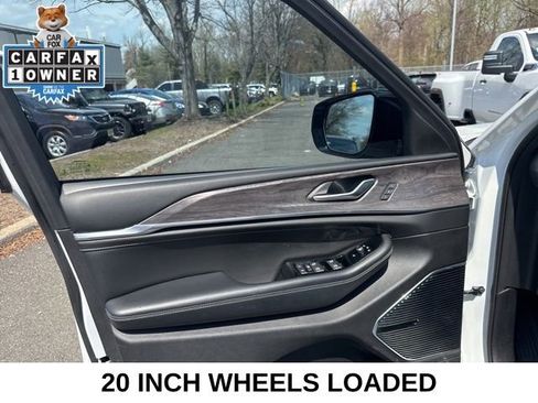 Used 2022 Jeep Grand Cherokee Overland image 32