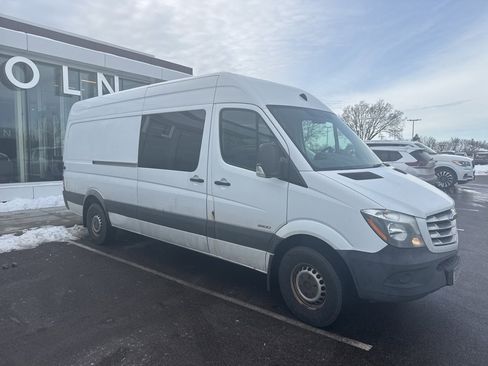 Used 2015 Freightliner Sprinter 2500 image 2
