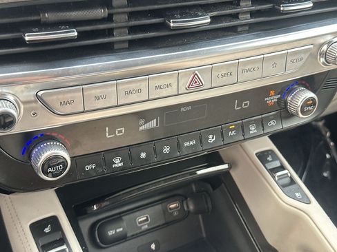 Certified 2022 Kia Telluride EX w/ EX Premium Package FWD image 16