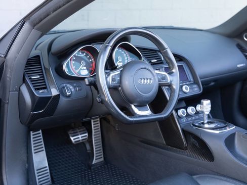 Used 2011 Audi R8 V10 image 6