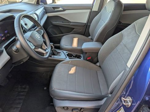 Used 2024 Volkswagen Taos SE image 8