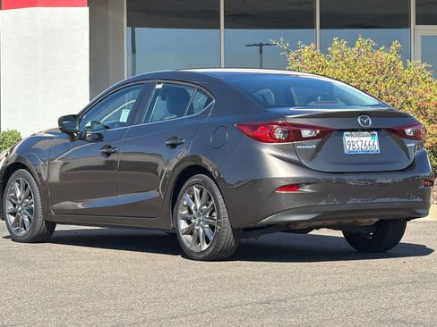Used 2018 MAZDA MAZDA3 Touring FWD image 7