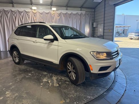 Used 2018 Volkswagen Tiguan S image 3