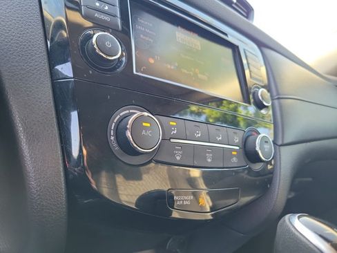 Used 2019 Nissan Rogue S w/ Special Edition Package FWD image 30