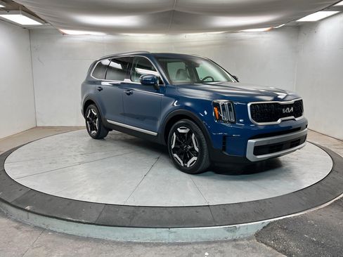 Used 2023 Kia Telluride EX image 8