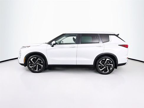 Used 2023 Mitsubishi Outlander SE FWD image 4