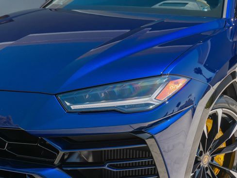 Used 2021 Lamborghini Urus AWD/4WD image 23
