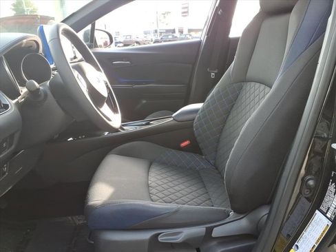 Used 2021 Toyota C-HR XLE image 26