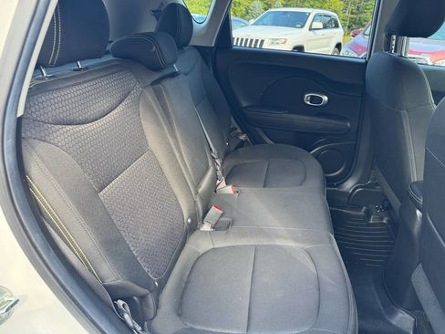 Used 2016 Kia Soul + image 24