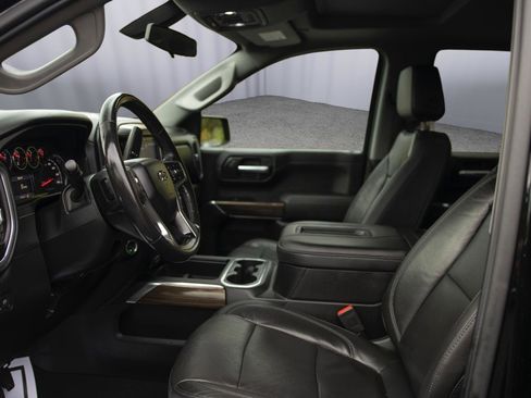 Used 2020 Chevrolet Silverado 1500 LT Trail Boss w/ Midnight Edition image 2