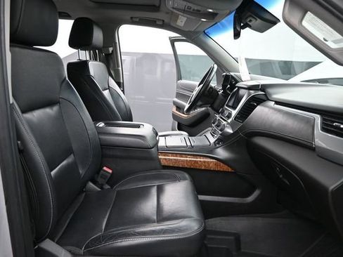 Used 2019 Chevrolet Suburban Premier AWD/4WD image 25