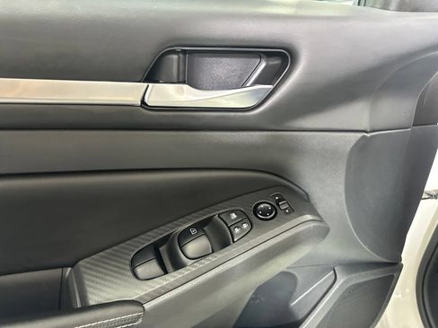 Used 2022 Nissan Altima 2.5 SV AWD/4WD image 9