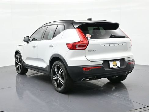 Used 2020 Volvo XC40 T4 R-Design image 8
