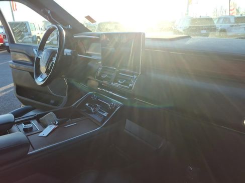 Used 2024 Lincoln Navigator Reserve image 23