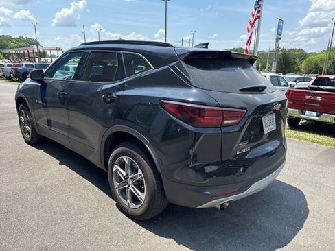 Used 2024 Chevrolet Blazer LT w/ Convenience Package FWD image 4