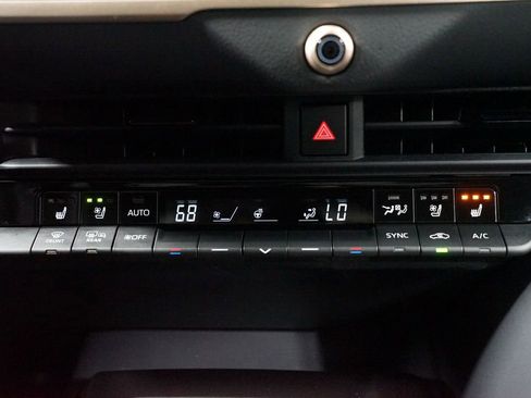 Used 2025 Toyota Crown Signia w/ Advanced Technology Package image 22