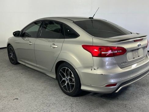 Used 2016 Ford Focus SE w/ SE Sport Package FWD image 8