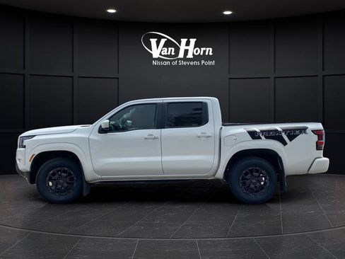 Used 2022 Nissan Frontier SV AWD/4WD image 4