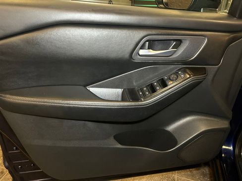 Used 2025 Nissan Rogue SV AWD/4WD image 22