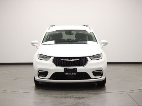 Used 2022 Chrysler Pacifica Touring-L FWD image 3