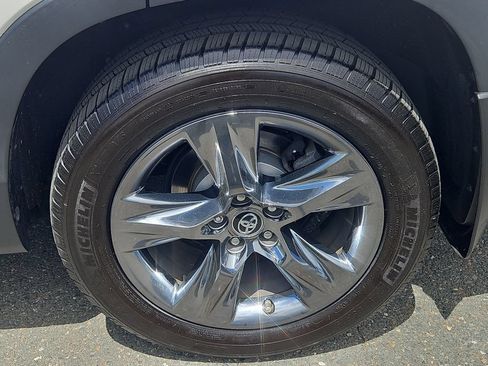 Used 2019 Toyota Highlander Limited Platinum AWD/4WD image 8