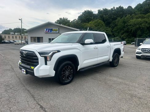 Used 2023 Toyota Tundra SR5 w/ SR5 Convenience Package AWD/4WD image 1