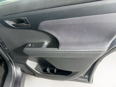 Used 2023 Toyota Highlander LE image 30