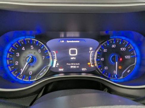 Used 2023 Chrysler Pacifica Touring-L FWD image 26