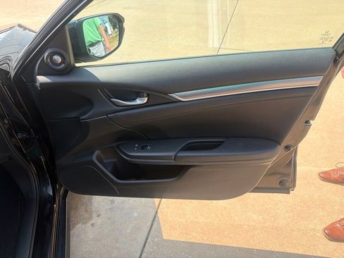Used 2016 Honda Civic Touring image 32