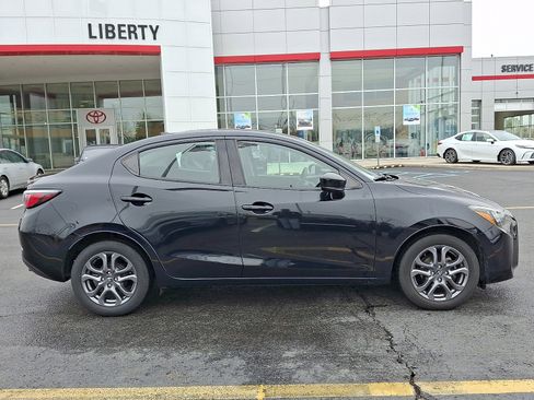 Used 2019 Toyota Yaris LE image 7