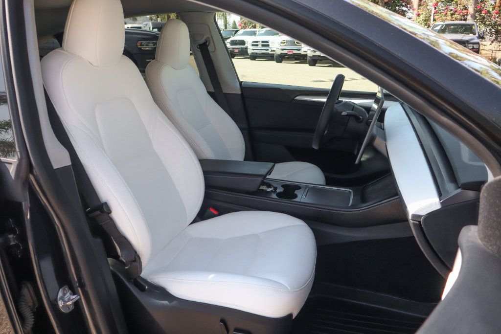 Used 2025 Tesla Model Y Long Range RWD image 33
