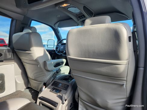 Used 2018 GMC Savana 2500 w/ Enhanced Convenience Package image 30