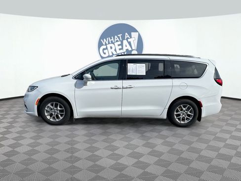 Used 2021 Chrysler Pacifica Touring w/ Cold Weather Group image 3
