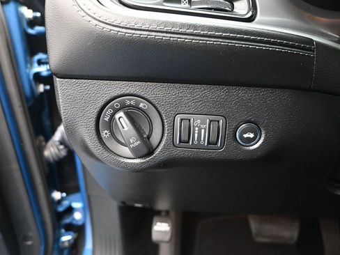 Used 2022 Dodge Challenger SXT w/ Plus Package image 13