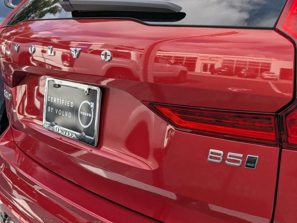 Certified 2024 Volvo XC60 B5 Plus AWD/4WD image 17