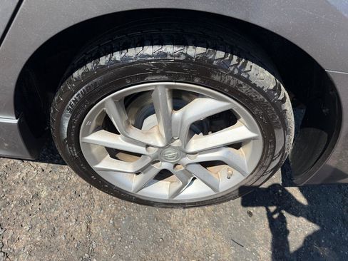 Used 2015 Nissan Sentra SR FWD image 28